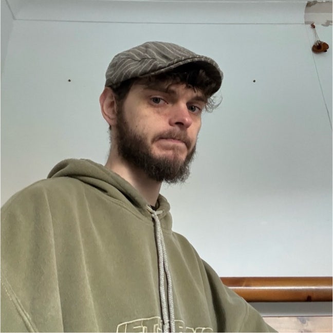 Seeking a studio / small apartment Main Photo