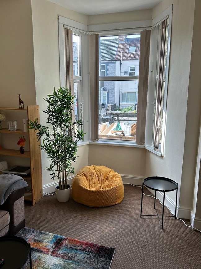 Double bedroom to rent in cathays Main Photo