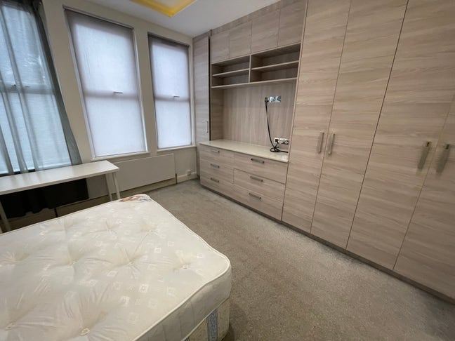 Lovely Double Ensuite in 15 Mins from Jubilee Line Main Photo