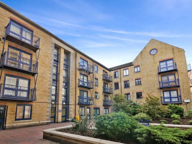 📍 Peninsula Court, E14 – Prime Canary Wharf Livin Main Photo