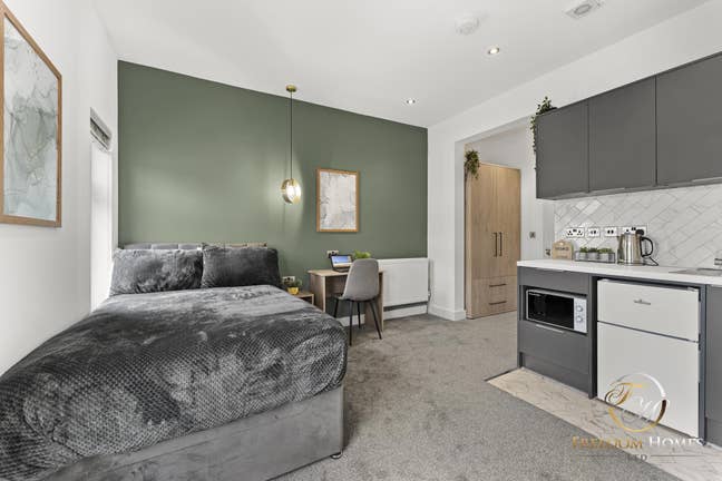 Beautiful Rooms in Oundle Road - PE2 Main Photo