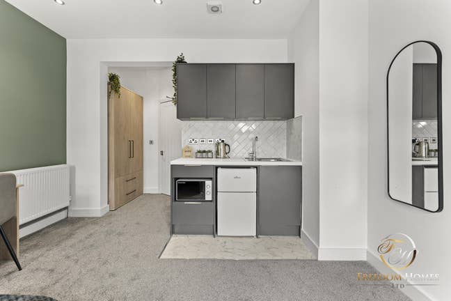 Beautiful Rooms in Oundle Road - PE2 Main Photo