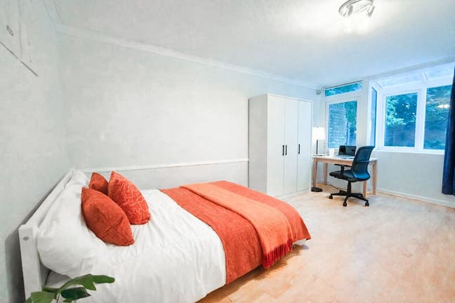 🌿 Double Room with Private Garden | 6-Min to Oval Main Photo