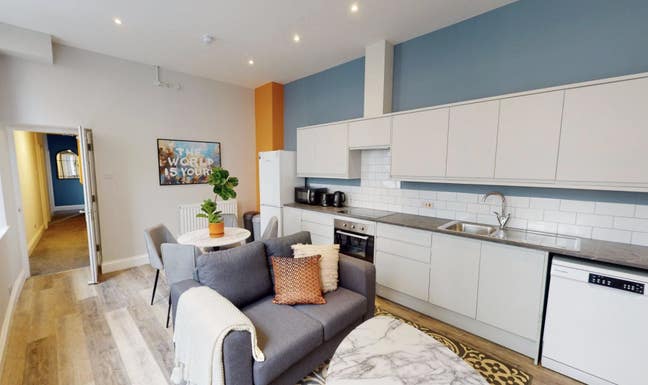 11-Bedroom Property at Whiteladiees Road Main Photo