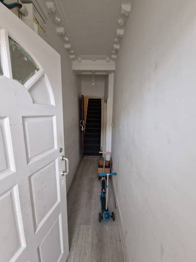 Fully Furnished Room Available in E13 Main Photo