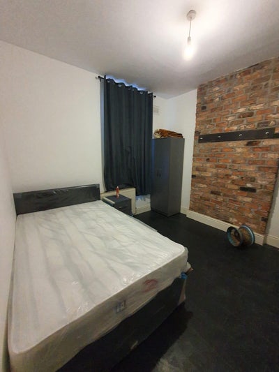 En - Suite room for Supported accommodation (HMO) Main Photo