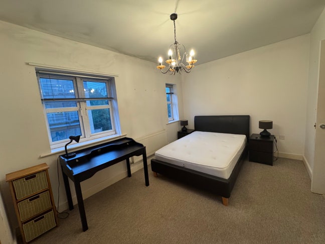 Double en-suite room available  Main Photo