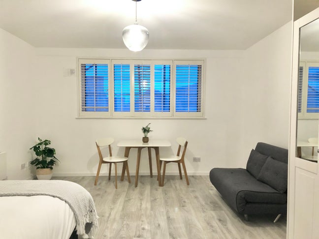 Well-Appointed Refurbished Studio in Fulham Main Photo