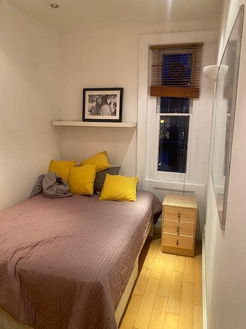 Bayswater W2 room avail. 5 min tube. sh. 1 female Main Photo