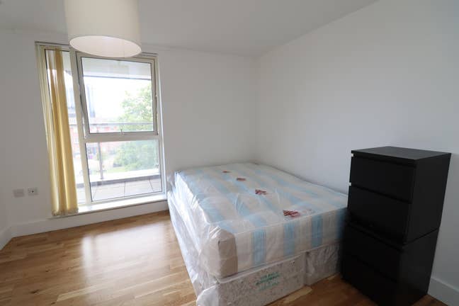 Stylish Double Room with Wooden Floor Main Photo