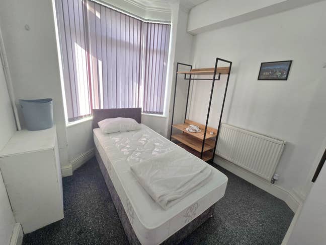 *Available* ONE En-suite Bedroom  Main Photo