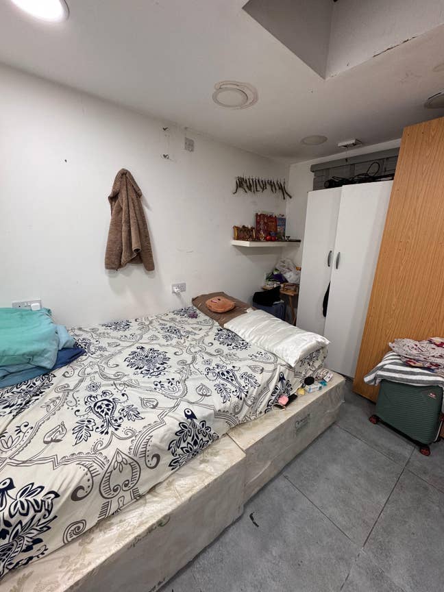 Clean Ensuite Room in 4 Bed Professional House –E6 Main Photo