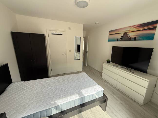 Ensuite Room Main Photo