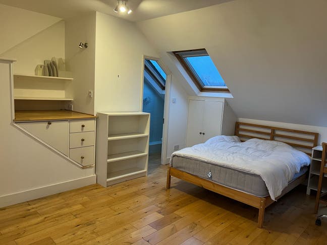Huge double en-suite bedroom in Kensal Green Main Photo