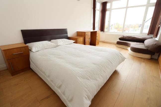 💎 MASSIVE Luxury Room! Shared Garden | Isleworth  Main Photo