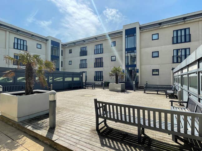 Contemporary 3-Bed 2-Bath Flat in the Mailbox Main Photo