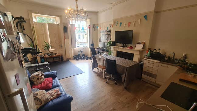 Balcony En-Suite Double Room in Perfect Location! Main Photo