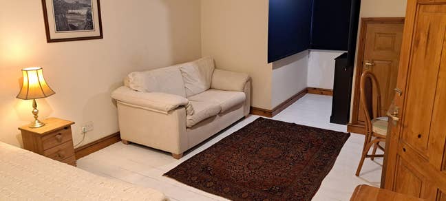 Spacious single occupancy room   Main Photo