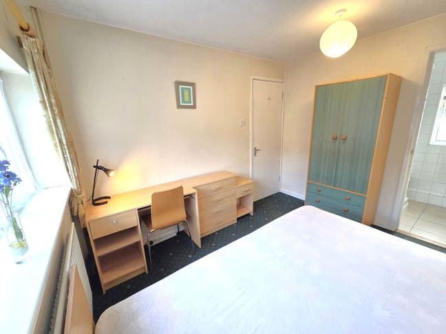 Ensuite Double Room, Quiet Central Location Main Photo