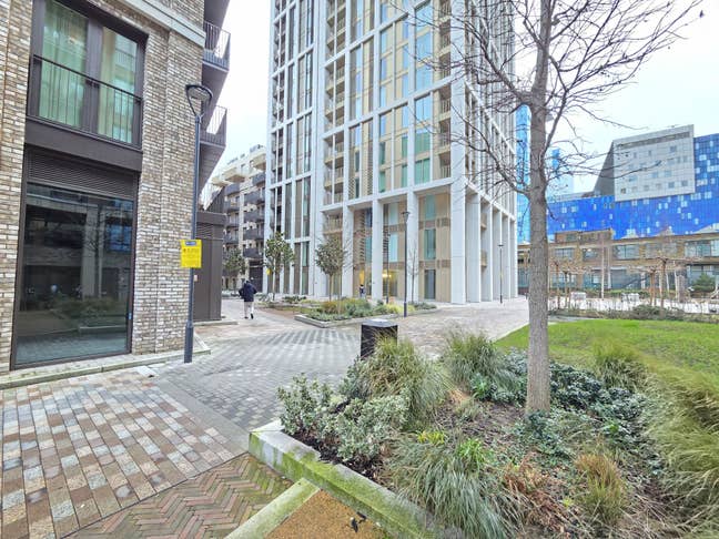 2 Bedroom 2 Bath Apartment - Whitechapel  Main Photo