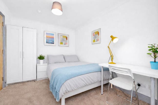 Double room, exclusive use Shower/WC - bills incl Main Photo