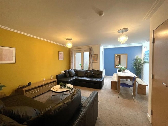 Unbeatable location! & Friendly people!  Main Photo