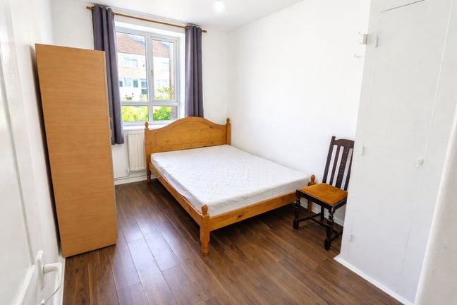 All Bills Included-Furnished-Near Stations Main Photo