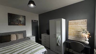 Double Room, All Bills inc, Quiet and Near A52 Main Photo