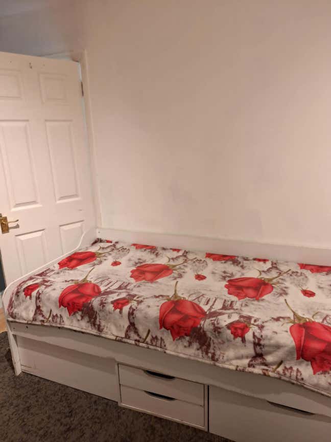 Single Room Main Photo