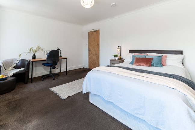 Spacious Room | All Bills Inc | Perfect Location  Main Photo