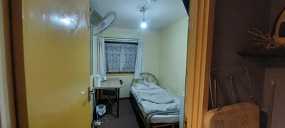 A clean single room available in Basildn Main Photo
