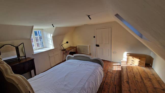 Lovely double room in central Stroud Main Photo