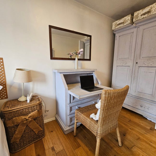 Kennington: Double Bedroom with view of London Eye Main Photo