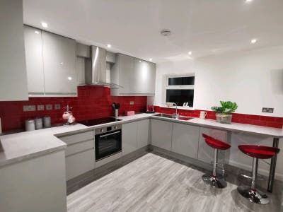 Modern Double Room - Great Location Main Photo