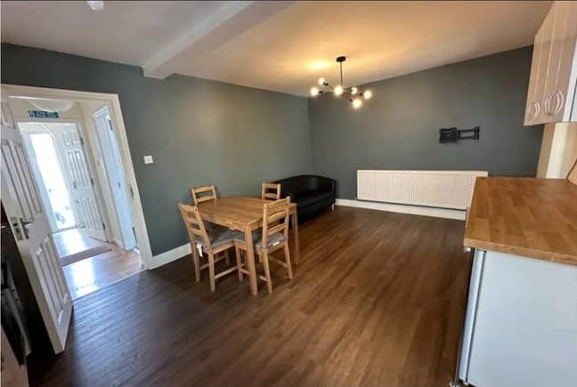 Double bedroom. 5 min to JR Hospital. Parking  Main Photo