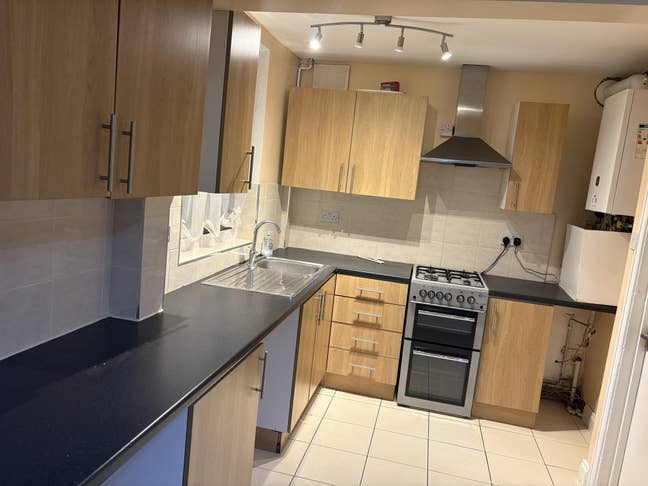 Neat and clean house near fosse park Main Photo