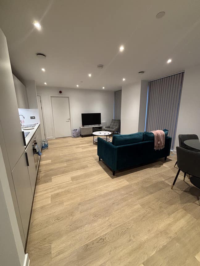 Tenancy takeover in 2 bed apartment (Chinatown) Main Photo