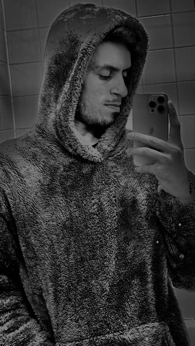 Hi my name maveed  Main Photo