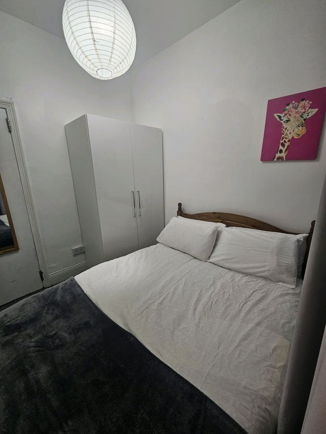 Spare room In clean comfortable apartment.  Female Main Photo