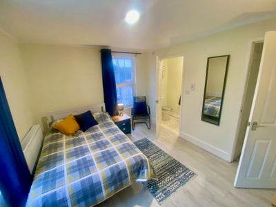 Modern Ensuite Double Rooms – All Bills Included Main Photo