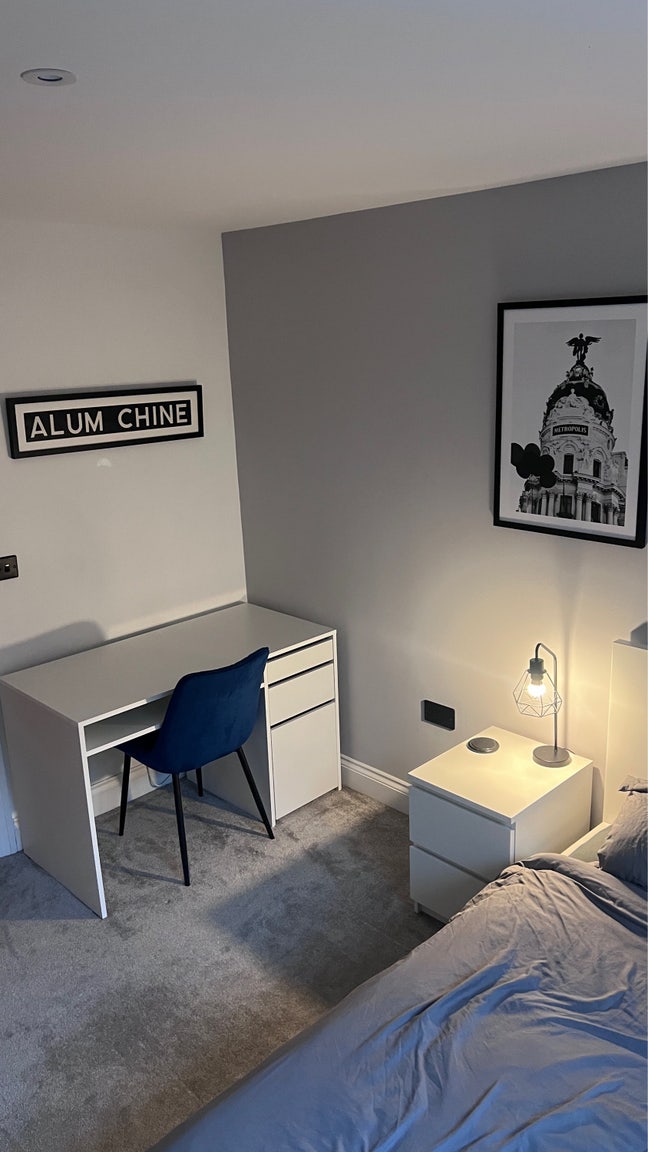 A private double room/ en-suite in a cosy flat  Main Photo