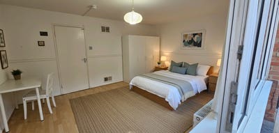 Large spacious room for Couple Main Photo