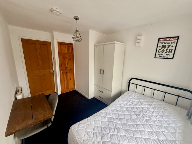 Lovely En-suite  - near fosse park  Main Photo