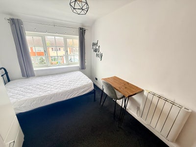 Lovely En-suite  - near fosse park  Main Photo