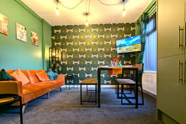 Stylish Attic Room in High-Spec Town Centre House Main Photo