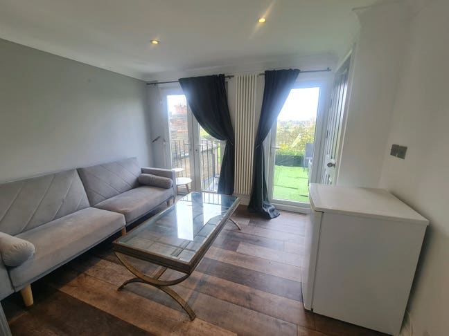 Amazing House Share in The Heart of Wimbledon Main Photo