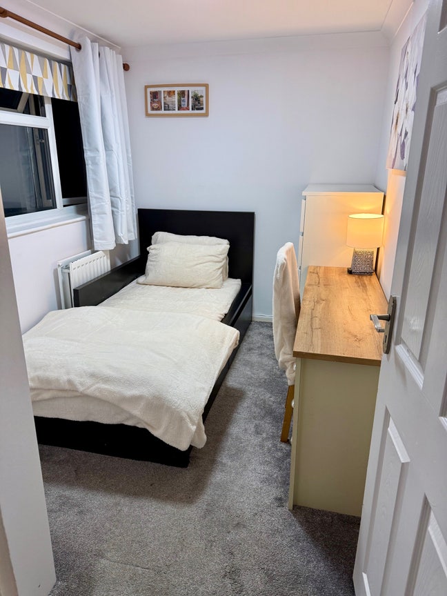 Single & Double room available - Central Ashford Main Photo