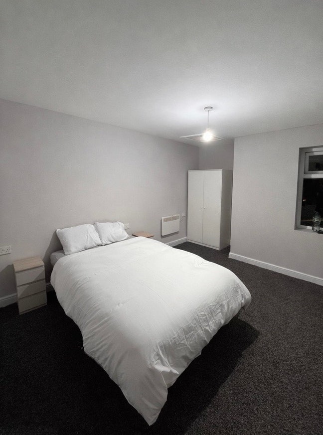 Double bedroom room Main Photo