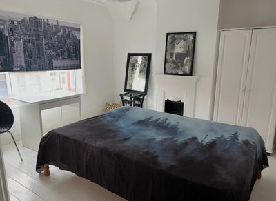 Large bright clean room available NOW. March Derby Main Photo