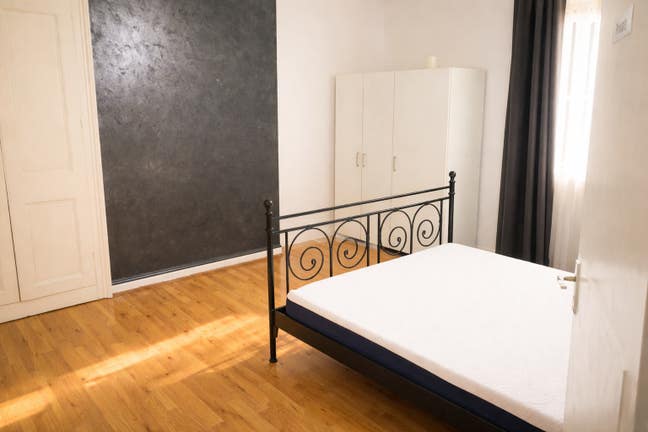 Spacious Double Room | Private Bathroom | S3 Main Photo